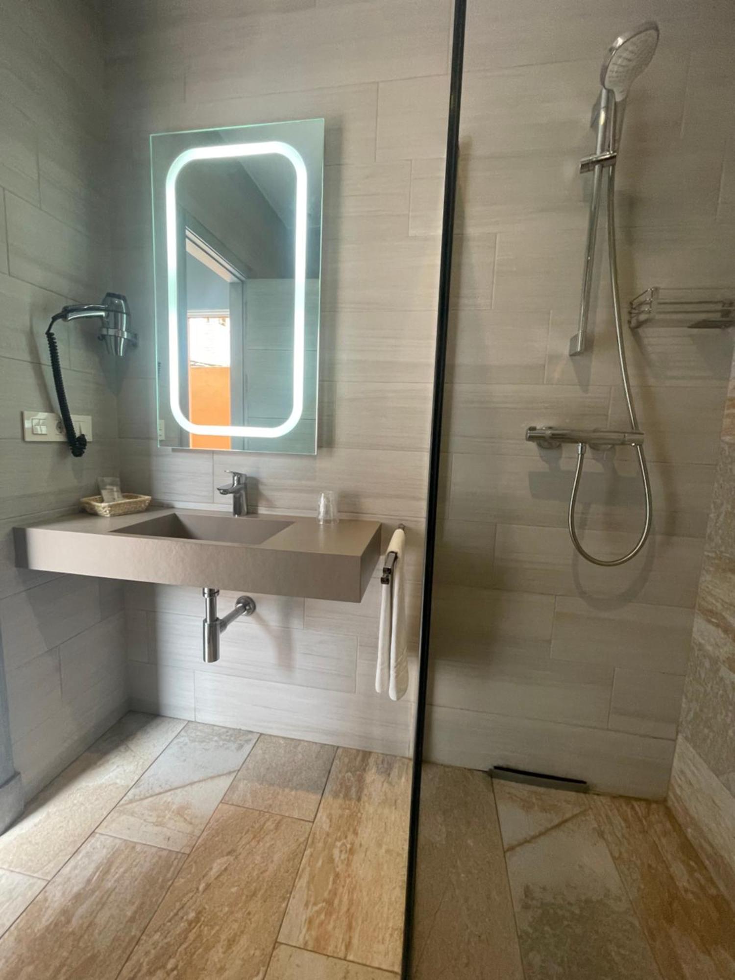 Hostal Noli Chiclana de la Frontera Ngoại thất bức ảnh