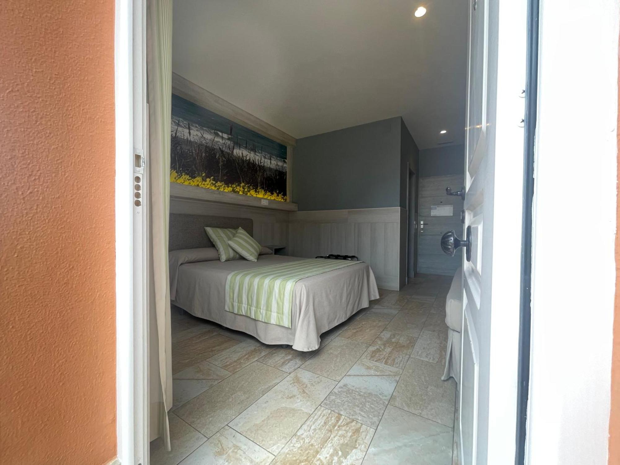 Hostal Noli Chiclana de la Frontera Ngoại thất bức ảnh