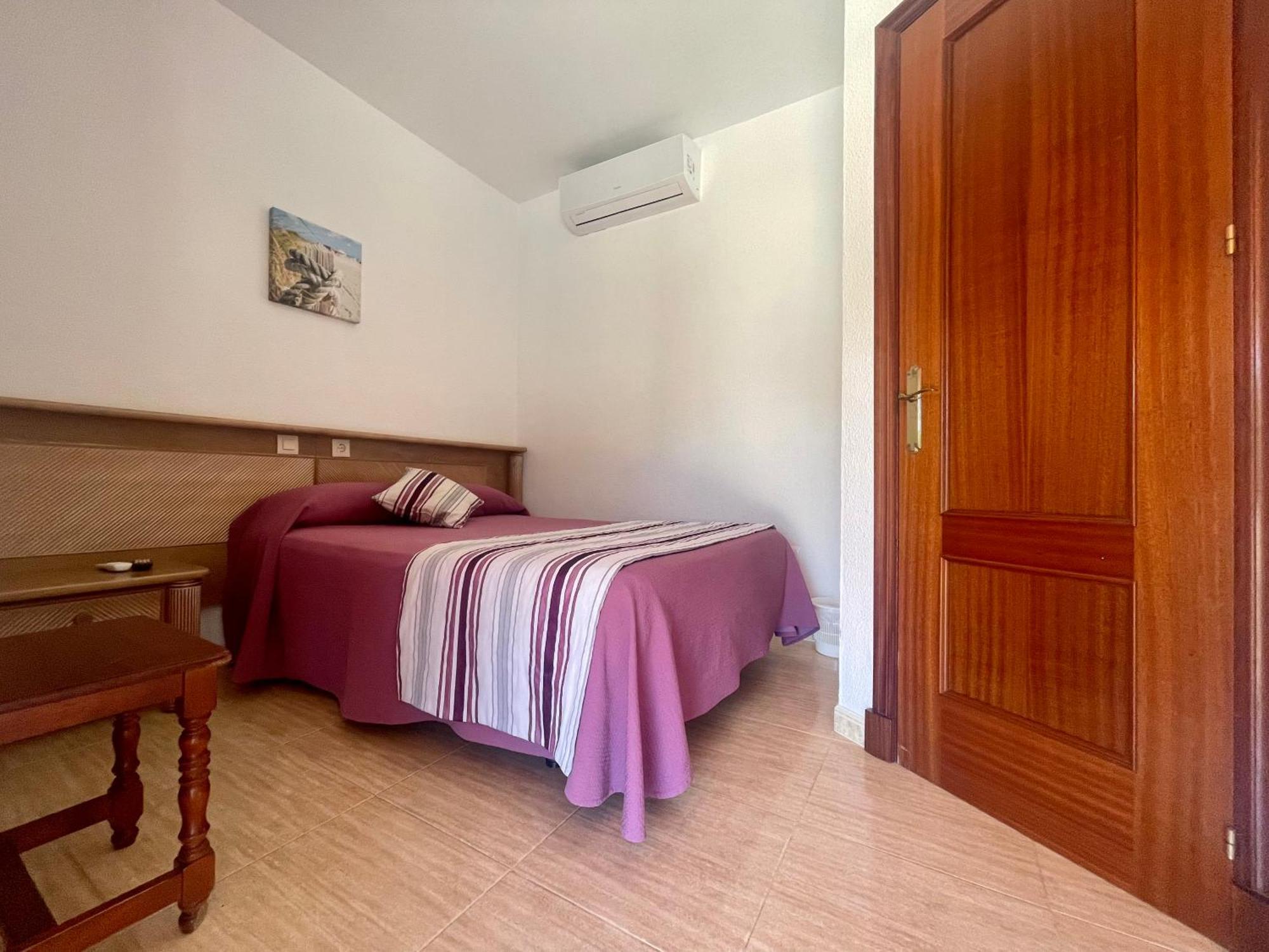 Hostal Noli Chiclana de la Frontera Ngoại thất bức ảnh