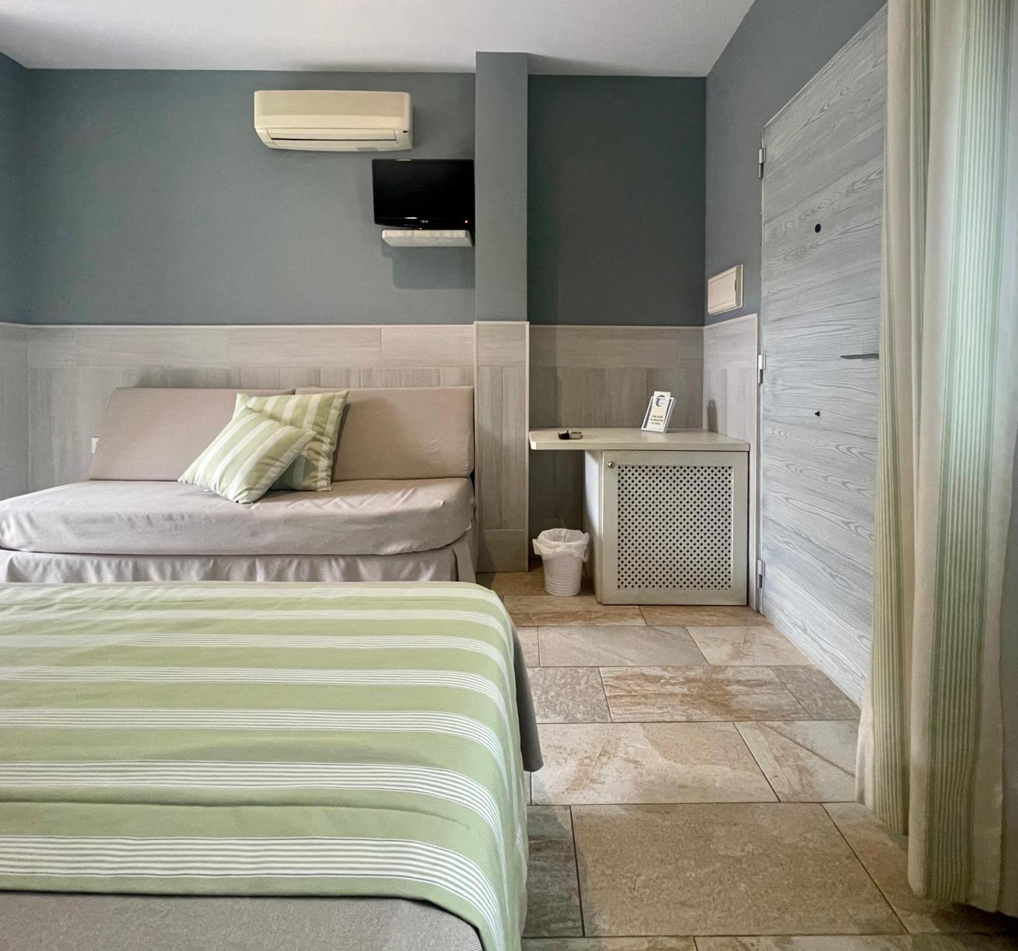 Hostal Noli Chiclana de la Frontera Ngoại thất bức ảnh