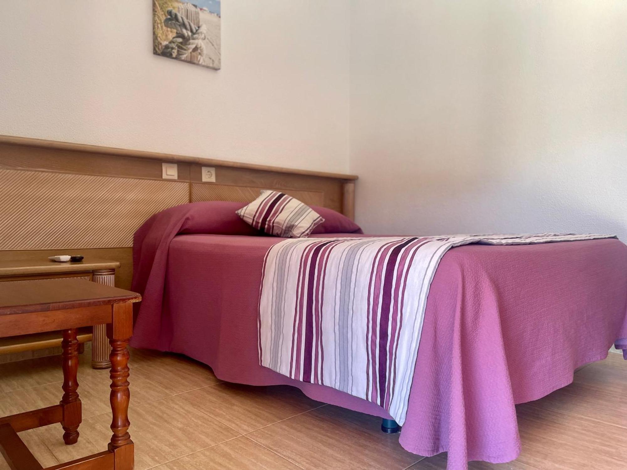 Hostal Noli Chiclana de la Frontera Ngoại thất bức ảnh