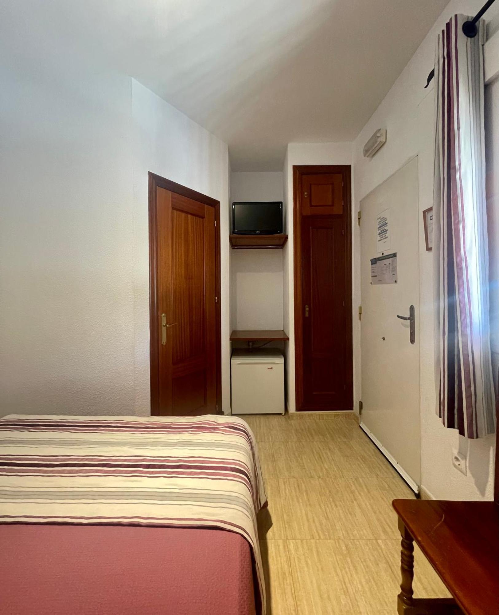 Hostal Noli Chiclana de la Frontera Ngoại thất bức ảnh