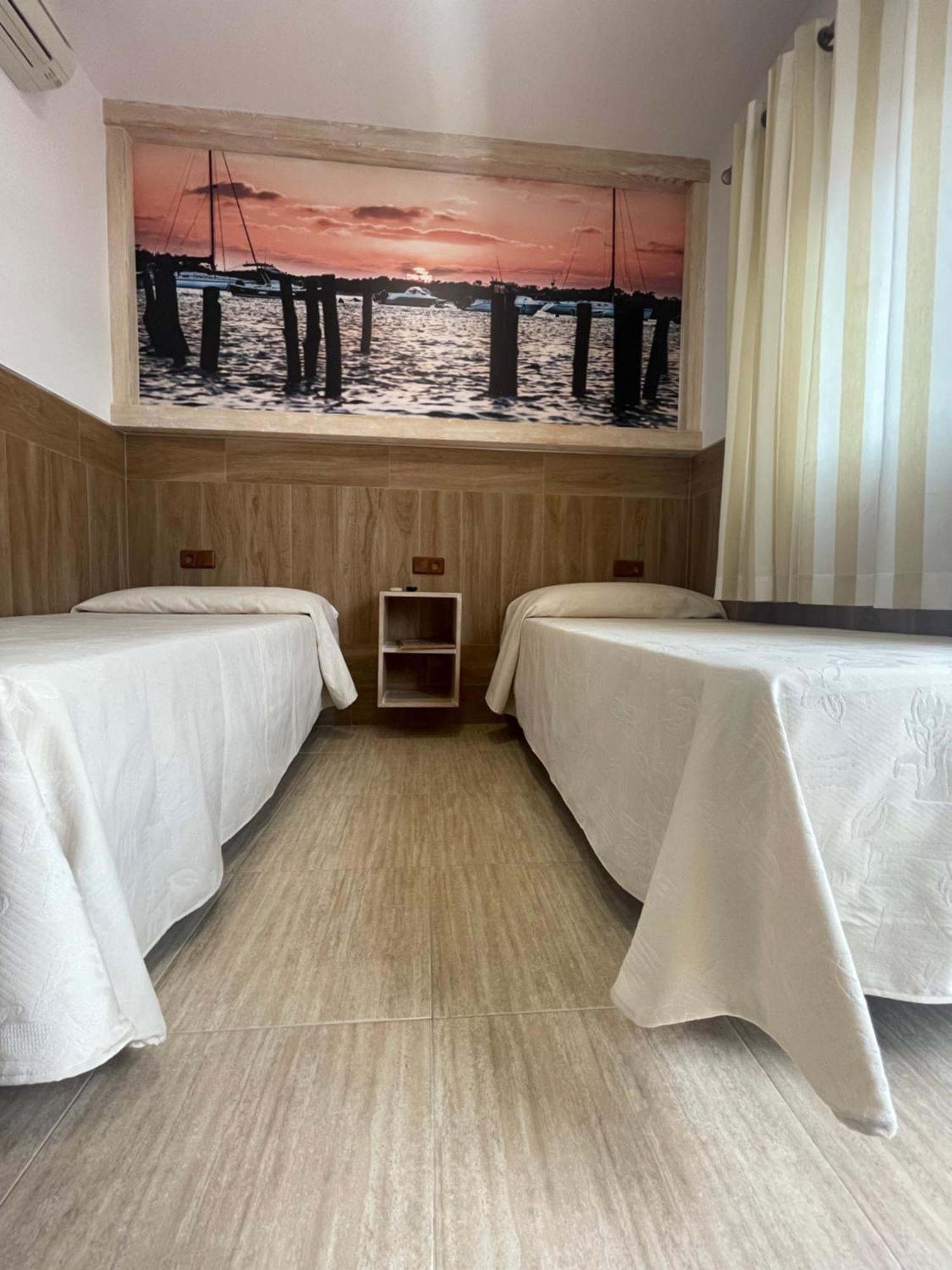 Hostal Noli Chiclana de la Frontera Ngoại thất bức ảnh