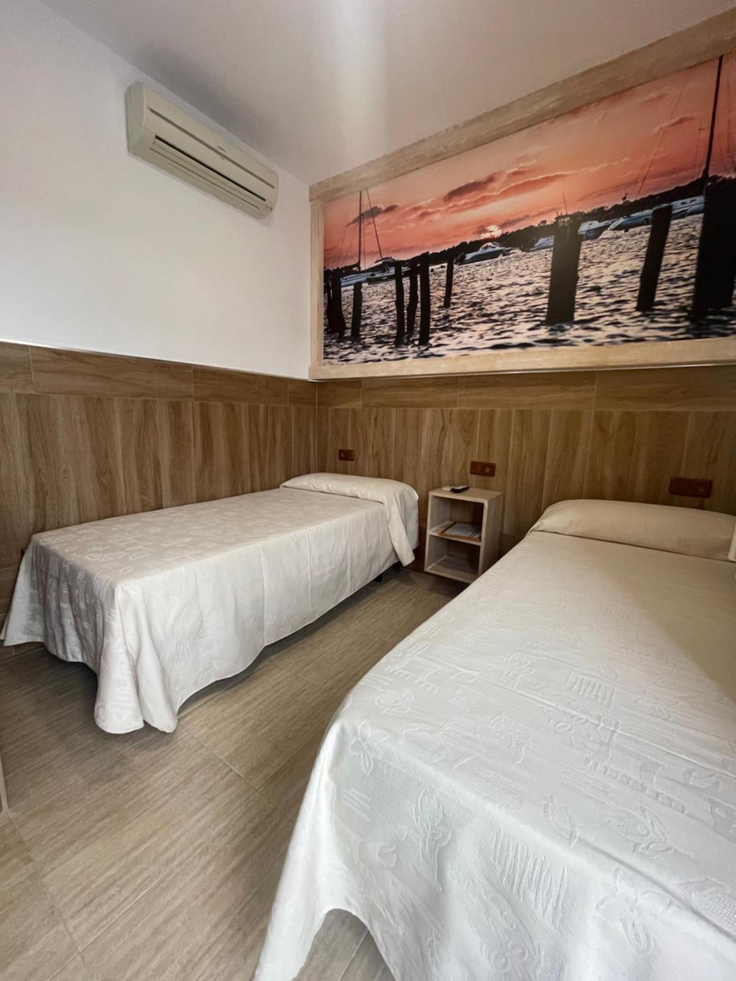 Hostal Noli Chiclana de la Frontera Ngoại thất bức ảnh