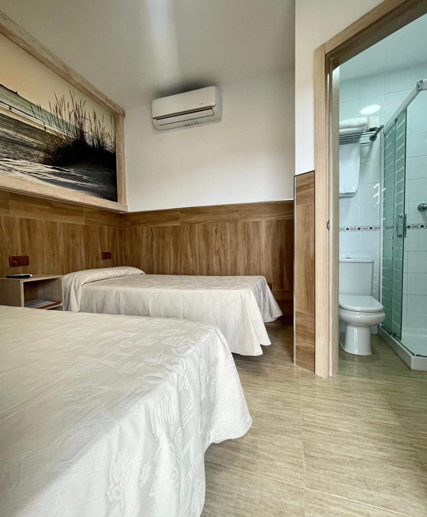 Hostal Noli Chiclana de la Frontera Ngoại thất bức ảnh