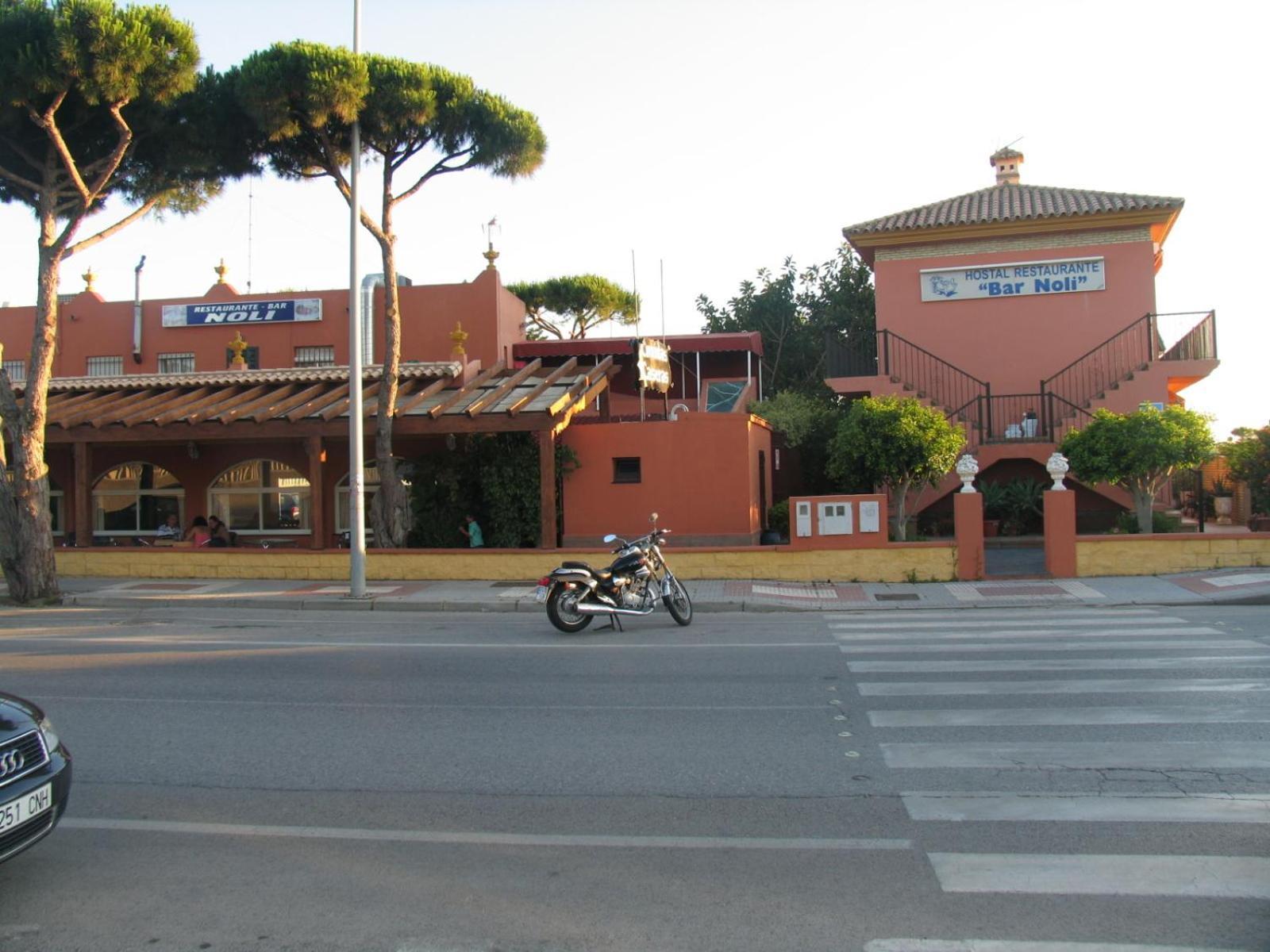 Hostal Noli Chiclana de la Frontera Ngoại thất bức ảnh